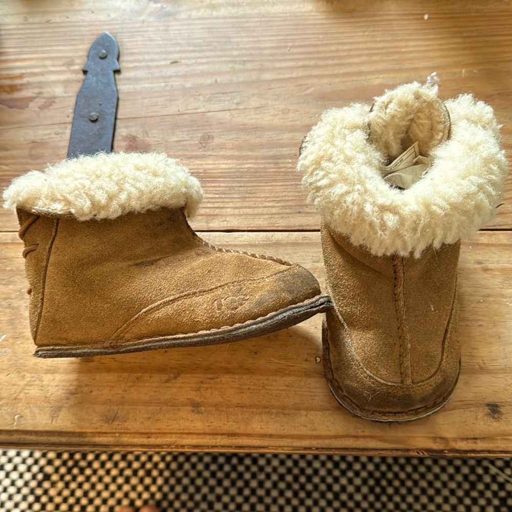 Baby Ugg boots - gently worn. Fur still in great shape! Size large (uk 6)